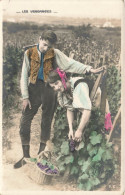 COUPLES - Les Vendanges - Un Couple Dans Les Vignes - Colorisé - Carte Postale Ancienne - Couples