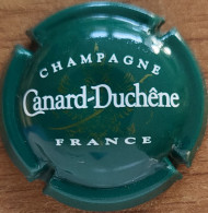 Capsule Champagne Canard-Duchêne Nom Horizontal, France Lettres Moyennes, Vert Foncé & Blanc N°074b - Canard Duchêne