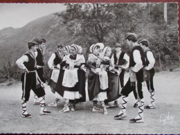 RÉGION - ROUSSILLON - "Groupe Des Danseurs Catalans" Amélie Les Bains - Folklore Catalan. (CPSM) - Languedoc-Roussillon