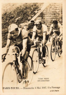 Cyclisme * Paris Tours Dimanche 4 Mai 1947 * Course * Coureurs Cyclistes , Un Passage * Vélo Cycliste - Cycling
