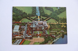 HAMPTON COURT PALACE  -  Air  View From North West  -  ANGLETERRE - Middlesex