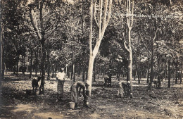 CPA MALAISIE SHOWING TAPPING METHOD - Maleisië