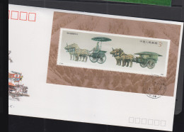 CHINA - 21990 - BRONZE CHARIOT SOUVENIR SHEET ON  ILLUSTRATED FDC  - Brieven En Documenten