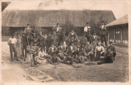 Militaria - Carte Photo - Soldats Militaire Régiment , Scène De Caserne - Régiments