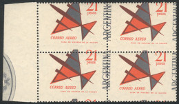 ARGENTINA: GJ.1256, 1963 21P. Stylized Airplane, Block Of 4 With DRAMATICALLY SHIFTED PERFORATION, The Left Stamps Virtu - Aéreo