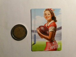 MAGNET PUBLICITAIRE - PIN-UP RUGBY CHERLEADER SUPPORTRICE FAN - LPV LE PETIT VAPOTEUR PINUP SEXY FEMME AIMANT - Reclame