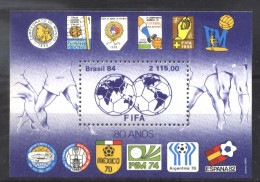 #9017 BRASIL BRAZIL 1984 SPORTS FOOTBALL SOCCER WORLD CUP S/S YV BL 64 MI 65 - Ungebraucht