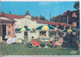 FORGES-LES-EAUX- CADET ROUSSELLE- LA TERRASSE - Forges Les Eaux