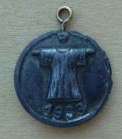 D3-121 Médaille Ancienne Peu Courante Métal Gris Ô Terre Ata Tréviris - Art Religieux