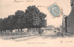 COMBS-la-VILLE (Seine-et-Marne) - Rue Sommeville - Précurseur Voyagé 1904 (2 Scans) Pillon, 17 Rue Du Marché à Meaux - Combs La Ville