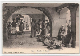 Nyon Arcades Du Marché Animée - Nyon