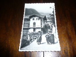 CARTE POSTALE SEMI MODERNE CPSM SUISSE CANTON DU VALAIS EVOLENE ANIMEE 1954 - Evolène