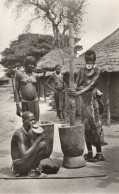 Fort Archambault   Pileuse De Mil - Tchad