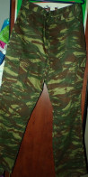 PANTALON CAMOUFLAGE DE TYPE LEZARD DE L'ARMEE FRANCAISE ,BOUTONS SUR LES POCHES ET LACETS DE SERRAGES AU BAS DES JAMBES - Equipement