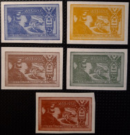 GUERRA CIVIL. 1937. CARLISMO. REQUETÉS. ZUMALACÁRREGUI. 5 VIÑETAS CARLISTAS SIN DENTAR EN DISTINTOS COLORES. - Viñetas De La Guerra Civil