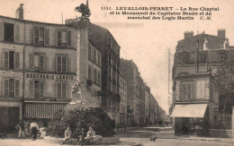 Levallois Perret - La Rue Chaptal Et Le Monument Du Capitaine Braün Et Du Maréchal Des Logis Martin - Boucherie LANOIX - Levallois Perret