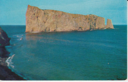 Le Rocher Percé Sans Trou. Percé Québec Canada  Photo Prise De Façon à Ne Pas Voir Son Célèbre Trou.     2 Sc - Percé