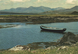 IRLANDE  A CURRACH TRADITIONAL FISHING BOAT - Galway