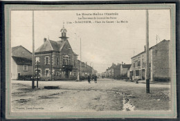 CPA - SAINT-SAUVEUR (70) - Aspect De La Mairie Et De La Place Du Centre En 1920 - Saint-Sauveur