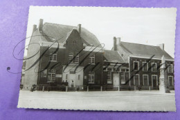 Neerlinter School En Gemeentehuis Pomp En Standbeeld - Linter