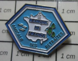 1521 Pin's Pins / Beau Et Rare / BANQUES / BANQUE DE FRANCE AMICALE DES RETRAITéS - Banken