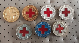 Red Cross Of SLOVENIA Yugoslavia 7 Different Pins Diameter 16mm - Médical