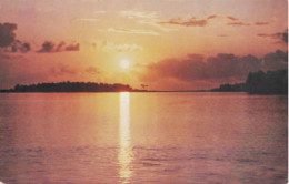 Sunset On Gan - Maldive - Formato Piccolo Viaggiata Mancante Di Affrancatura – FE170 - Maldive