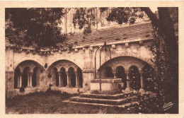 FRANCE - Environs D'Arles - Montmajour - Cour Du Cloître Et Le Puits - Carte Postale Ancienne - Arles