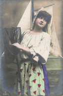 FANTAISIES - Une Femme Avec Un Filet De Pêche - Colorisé - Carte Postale Ancienne - Vrouwen