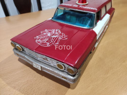 LARGE TIN CAR FORD GALAXIE FIRE CHIEF AMBULANCE RICO SPAIN ESPANA BATTERY OPERATED - Schaal 1:160