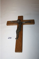 C290 Objet Religieux - Christ Sur La Croix - Bois - Religieuze Kunst