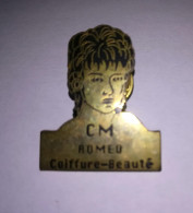 PIN'S -   CM   ROMEO Coiffure Beauté - Police