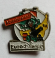 PIN'S EURODISNEY "Aventureland" ESSO - Disney