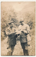 CPA Photo - Deux Militaires Consultant Un Document, En Montagne - War 1939-45