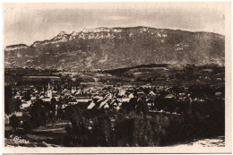 CPA DE YENNE  (SAVOIE)  VUE GÉNÉRALE  -  LA DENT ET LE MONT DU CHAT - Yenne