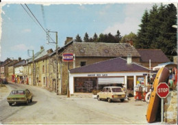 23 ROYERE . L ENTREE DU VILLAGE ( La STATION SERVICE TOTAL ) ( état Bord Décoloré ) - Royere