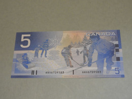 BANK OF CANADA 2001 $5 CAT NO BC-62A (ANV6705983) - Canada