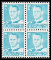 1952. DANMARK. Frederik IX 25 øre In Never Hinged 4-block.  (Michel 333) - JF541106 - Storia Postale