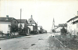 VILLE SUR TOURBE - Rue Principale, église. - Ville-sur-Tourbe