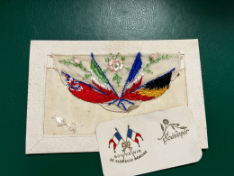 Ww1 Guerre 14/18 War * CPA Brodée Patriotique * Souvenir De Glorieuse Mémoire * Drapeaux - Oorlog 1914-18