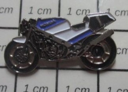 511A  Pin's Pins / Beau Et Rare / THEME : MOTOS / HONDA SPORTIVE BLEUE ET BLANCHE - Motos