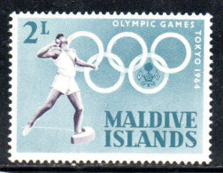 MALDIVES ISLANDS ISOLE MALDIVE BRITISH PROTECTORATE 1964 OLYMPIC GAMES TOKYO SHOT PUT ARMS  2L MNH - Maldives (...-1965)