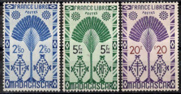 MADAGASCAR Timbres Poste N°274*, 276* & 278* Neufs Charnières TB  cote : 3€00 - Nuovi