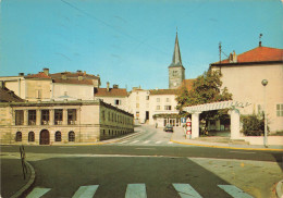 Bains Les Bains * Vue Sur Le Bain Romain Et Rue De L'hôtel De Ville - Bains Les Bains