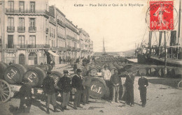 Sète * Cette * Place Delille Et Quai De La République * Coiffeur * Débit De Tabac Tabacs * Dockers ? - Sete (Cette)