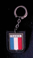 Porte Clés, Clefs, Immatriculation FIXAUTO, Drapeau France,  2 Scans,  Frais Fr 1.95 E - Key-rings