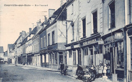 28 - COURVILLE-SUR-EURE - Rue Pannard Animée - Courville