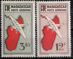 MADAGASCAR Timbres-poste Aérienne N°5A* & 10* Neufs Charnières TB  cote : 3€00 - Airmail