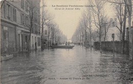 Rueil Malmaison       92        Inondation 1910.  Avenue Du Chemin De Fer  N° 13   (voir Scan) - Rueil Malmaison