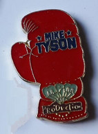 AN115 Pin's Boxe Boxing Gant Mike Tyson MPM Production Cinéma Film Achat Immédiat - Boksen